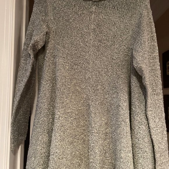 Woman's sweater - Picture 2 of 4